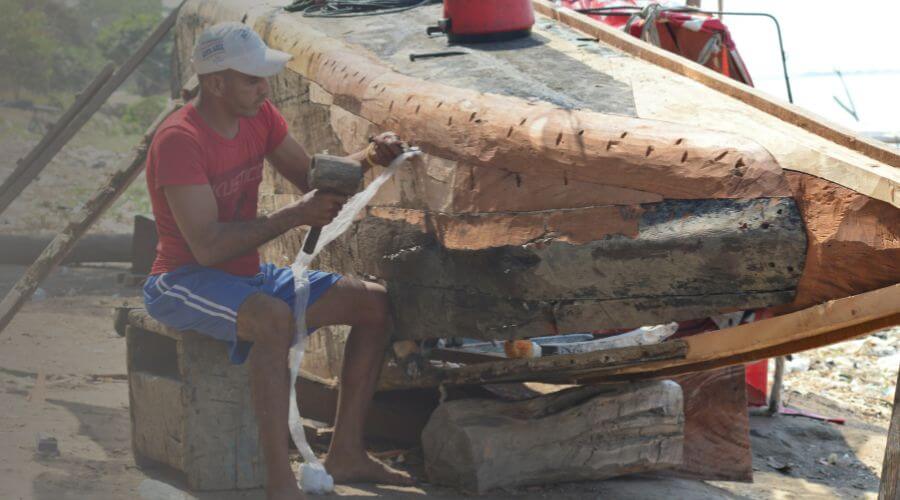 Why choose water damage restoration service for emergency water extraction services in Austell